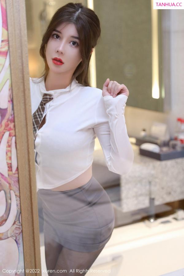 周九九 周jojobaby [XiuRen]高清写真图 2022.12.07 No.5961 周jojobaby 黑丝短裙第17张图片